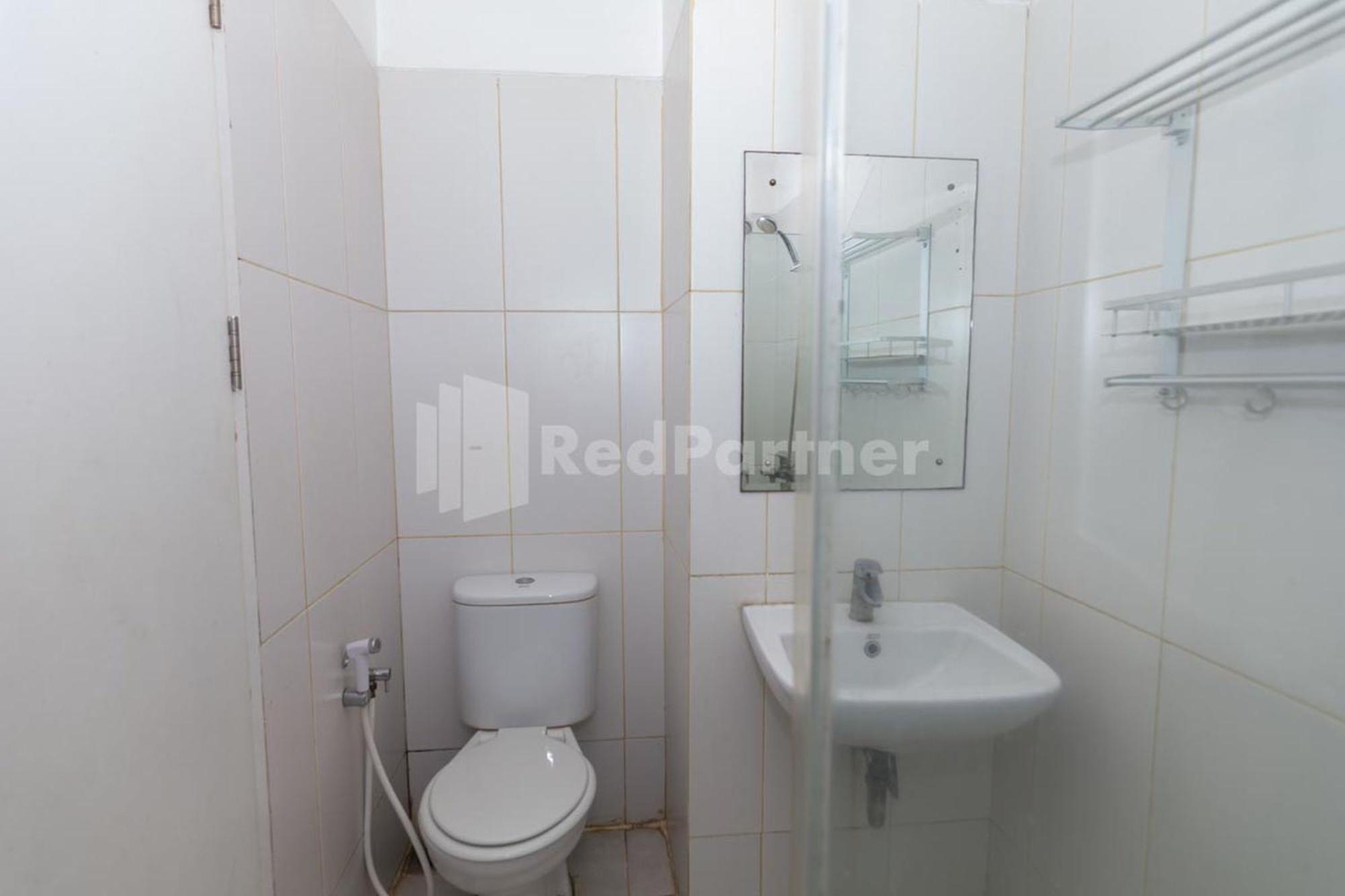 Redliving Apartemen Skylounge Tamansari - Vanez Room Tangerang Room photo